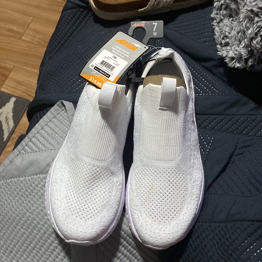 Athletic shoes